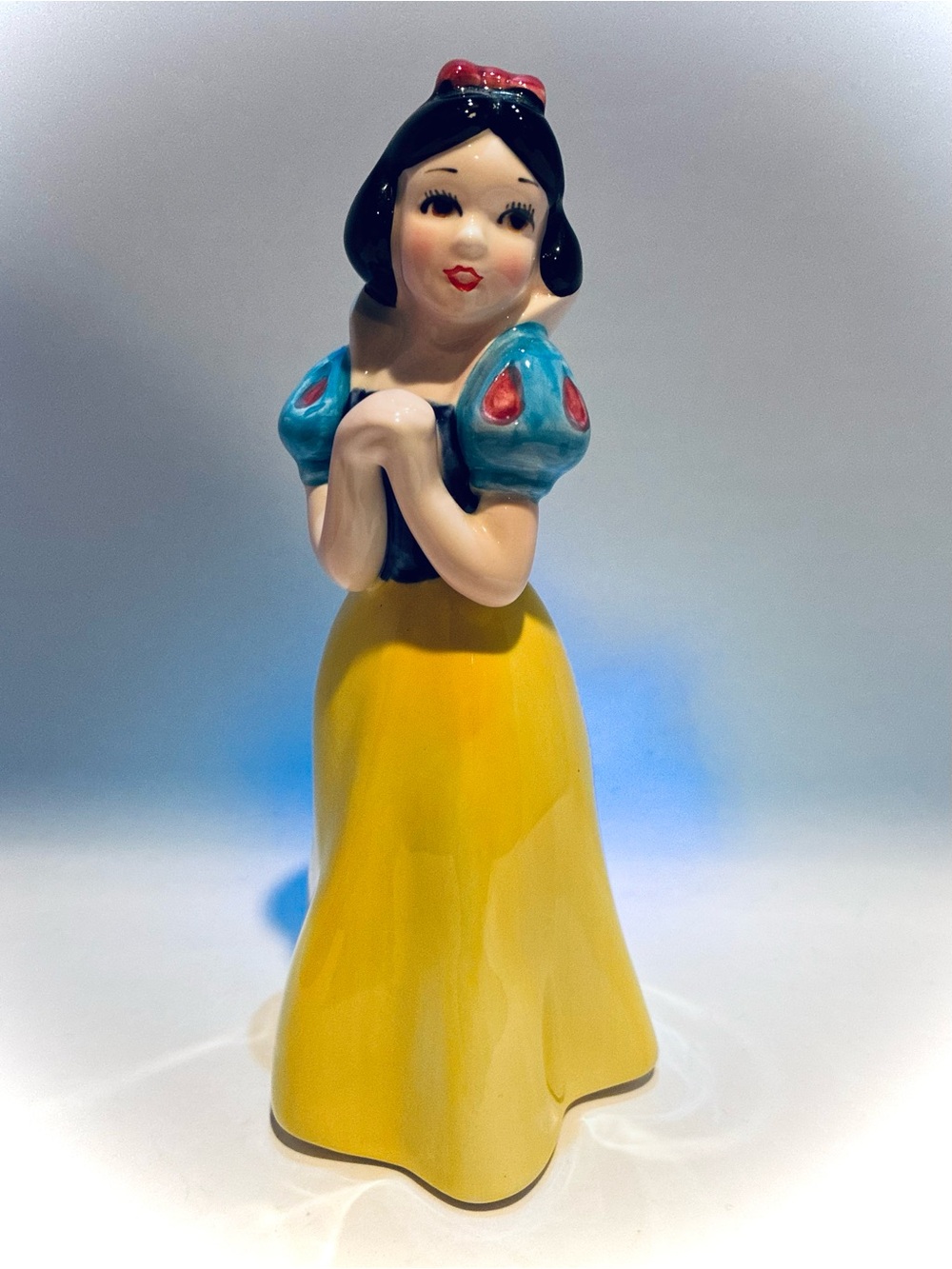 Vintage Snow White Glazed Ceramic Figurine, 6” Tall, 
©️Disney Japan. 1970’s